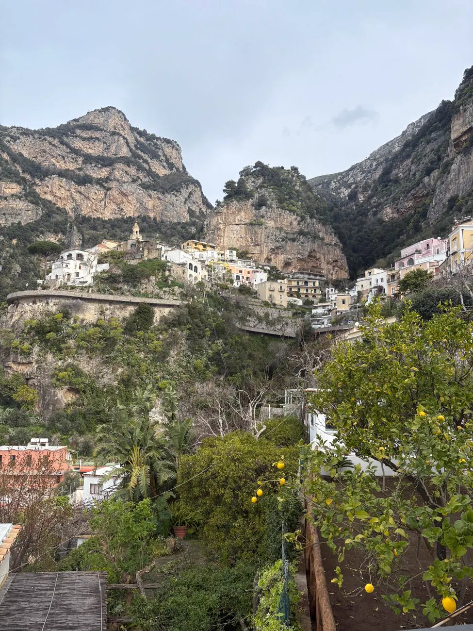 Casas em falésia sobre o mar em Positano